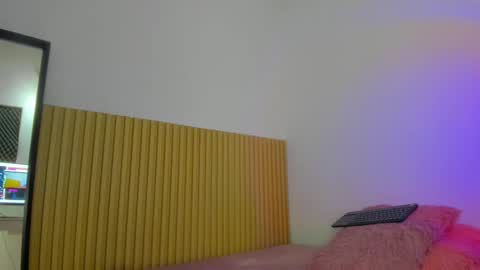 Snapshot of aria_millers_ chatting on February 9, 11:14 am Aria Millers online show from February 9, 11:14 am