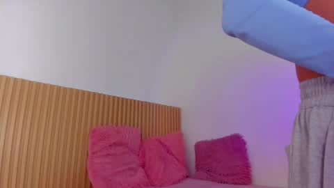 Snapshot of aria_millers_ chatting on February 11, 11:37 am Aria Millers online show from February 11, 11:37 am