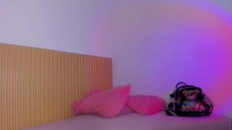 Snapshot of aria_millers_ chatting on February 14, 11:07 am Aria Millers online show from February 14, 11:07 am