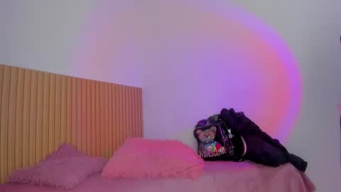 Snapshot of aria_millers_ chatting on February 20, 11:22 am Aria Millers online show from February 20, 11:22 am