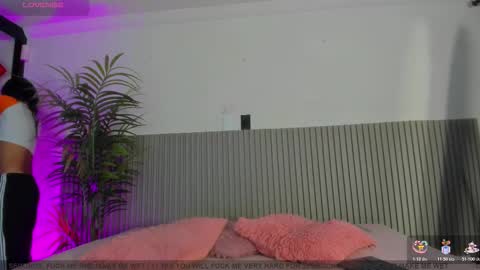 Snapshot of aria_millers_ chatting on March 2, 11:28 am Aria Millers online show from March 2, 11:28 am