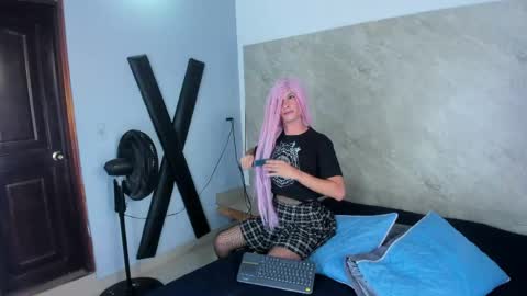 aria_skyee online show from April 24, 1:02 pm