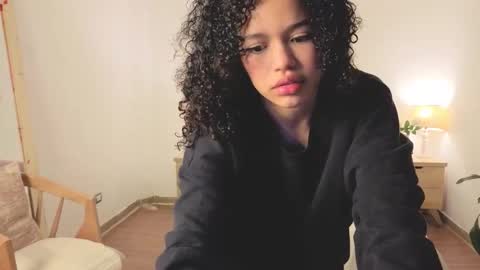 ariaa_23 online show from December 3, 12:36 pm