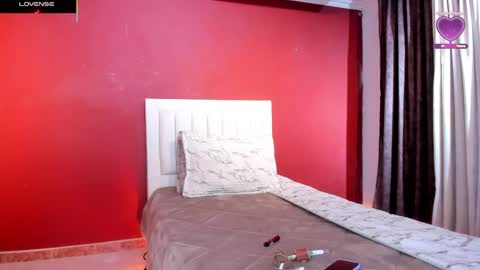 ariaana_ online show from March 16, 12:42 pm