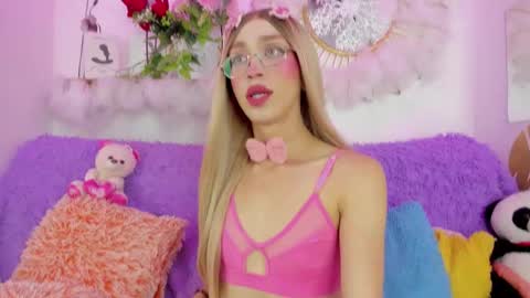 Snapshot of ariadna_evangeline chatting on February 19, 6:53 am Angel online show from February 19, 6:53 am