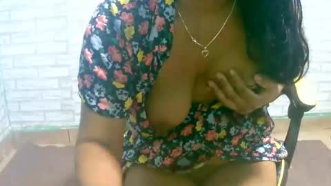 Snapshot of ariah13 chatting on April 18, 6:12 pm ariah13 online show from April 18, 6:12 pm