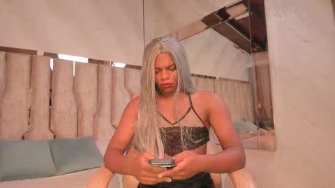 ariana_grande233 online show from March 18, 11:46 am