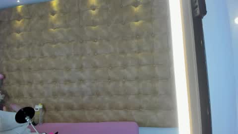 Snapshot of ariana_morelly chatting on April 16, 12:17 pm ARIANA MORELLY online show from April 16, 12:17 pm