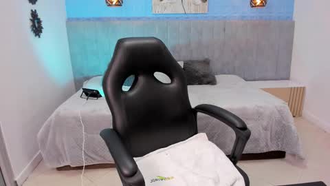 Snapshot of ariana_skinny20 chatting on February 19, 2:29 am Ariana online show from February 19, 2:29 am