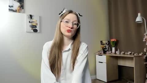 Snapshot of arianaabramek chatting on February 17, 7:31 pm Alice online show from February 17, 7:31 pm
