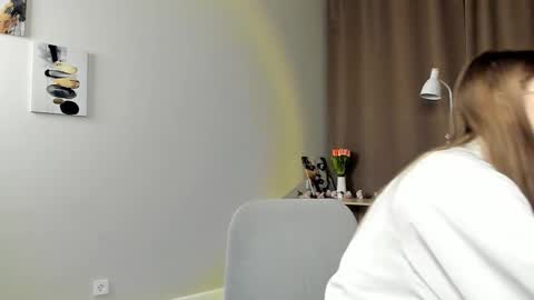 Snapshot of arianaabramek chatting on March 2, 7:10 pm Alice online show from March 2, 7:10 pm