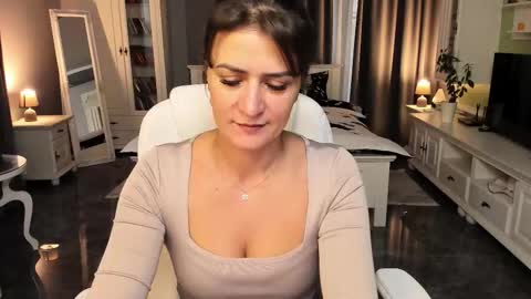 Ana online show from October 3, 1:41 pm