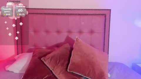    online show from December 8, 8:25 pm