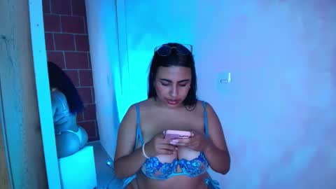 Snapshot of arianna_sampio chatting on April 23, 1:29 am Ar online show from April 23, 1:29 am