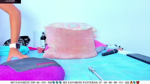 Snapshot of ariannalewis1 chatting on April 9, 7:08 pm Arianna online show from April 9, 7:08 pm