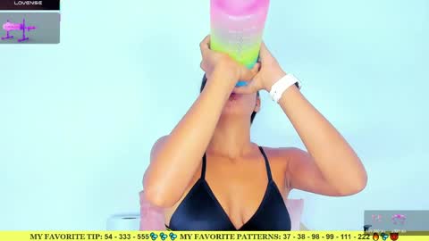 Snapshot of ariannalewis1 chatting on April 21, 1:42 am Arianna online show from April 21, 1:42 am