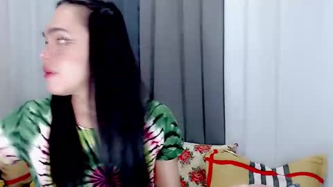 ARIANNE CUMS  online show from March 3, 7:10 am