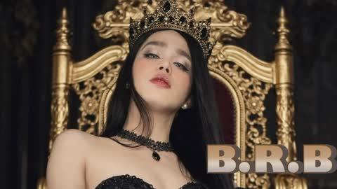 ARIANNE CUMS  online show from April 11, 7:35 am