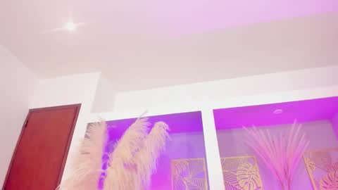 ariarusso_ online show from December 17, 8:26 pm