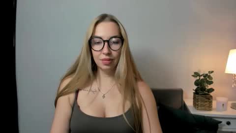 Snapshot of ariaswan chatting on September 25, 3:16 pm Aria online show from September 25, 3:16 pm