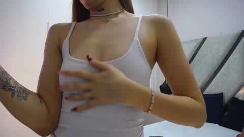 ariawillss online show from December 20, 12:23 pm