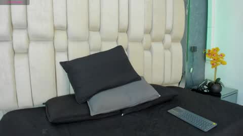 Welcome to Ari room online show from May 2, 8:25 pm