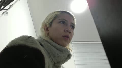 Snapshot of aribunnie chatting on September 19, 4:58 am Ari Bunnie online show from September 19, 4:58 am