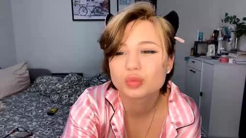 Snapshot of aricacolgrove chatting on October 30, 2:29 pm La online show from October 30, 2:29 pm