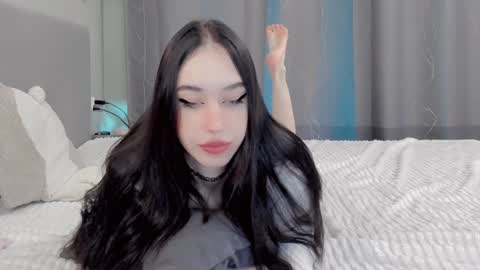 Snapshot of ariel_rouse chatting on December 17, 9:16 pm Ariel online show from December 17, 9:16 pm