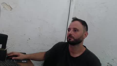 Snapshot of arield85 chatting on February 27, 7:04 pm Ariel online show from February 27, 7:04 pm