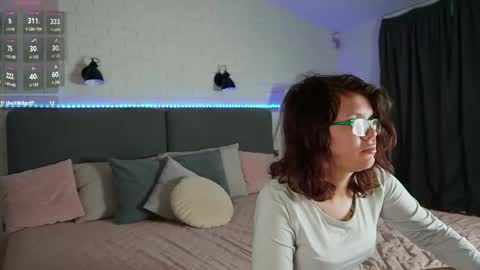 Snapshot of ariell_mini chatting on May 30, 6:21 am Ariell Mini online show from May 30, 6:21 am