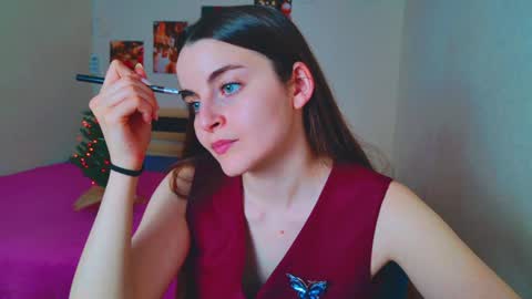 Snapshot of arielstonks_lovee chatting on December 19, 8:13 am arielstonks_lovee online show from December 19, 8:13 am