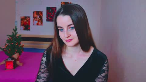 Snapshot of arielstonks_lovee chatting on December 20, 5:36 am arielstonks_lovee online show from December 20, 5:36 am