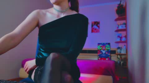 Snapshot of arielstonks_lovee chatting on January 7, 8:03 am arielstonks_lovee online show from January 7, 8:03 am