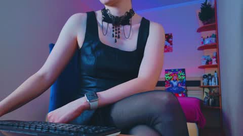 Snapshot of arielstonks_lovee chatting on January 8, 6:31 am arielstonks_lovee online show from January 8, 6:31 am