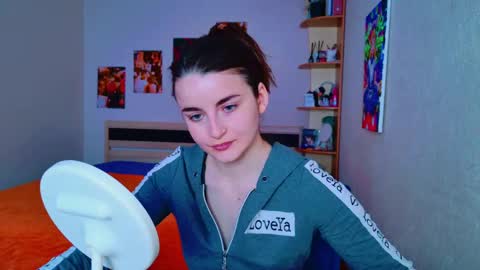 Snapshot of arielstonks_lovee chatting on March 4, 6:04 am arielstonks_lovee online show from March 4, 6:04 am