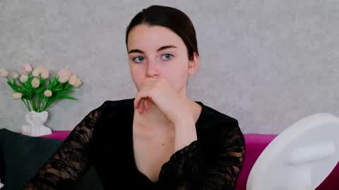 Snapshot of arielstonks_lovee chatting on September 29, 3:33 am arielstonks_lovee online show from September 29, 3:33 am
