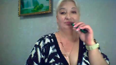 Snapshot of arielxloveresss chatting on August 3, 9:26 am ArielXLoveresss online show from August 3, 9:26 am