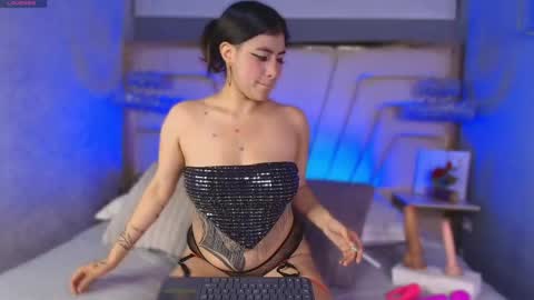 Snapshot of ariia_sweett chatting on May 27, 9:01 pm Ariia sweett online show from May 27, 9:01 pm