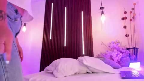  Arianna  online show from March 20, 3:06 pm