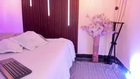  Arianna  online show from March 24, 2:33 pm