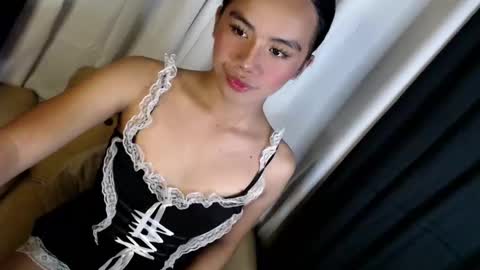 Snapshot of arilovesu chatting on November 27, 9:00 am hi follow me its ARI online show from November 27, 9:00 am