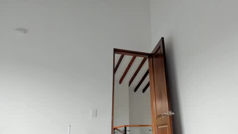 Snapshot of arilw1 chatting on April 16, 1:45 pm Ari online show from April 16, 1:45 pm