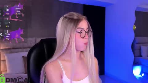 Ari  online show from October 12, 11:59 pm