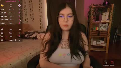 Snapshot of arizonaa_muse chatting on January 14, 7:58 am Astrid online show from January 14, 7:58 am