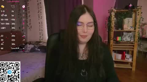 Snapshot of arizonaa_muse chatting on February 24, 8:12 am Astrid online show from February 24, 8:12 am