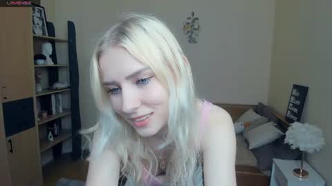 Snapshot of arlavitullo chatting on July 15, 8:19 am Emily online show from July 15, 8:19 am