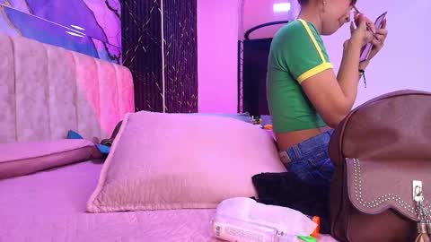 Snapshot of arleth_1 chatting on April 13, 3:01 am Arleth online show from April 13, 3:01 am