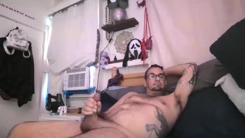 Snapshot of armstrong1718 chatting on December 22, 3:44 am armstrong1718 online show from December 22, 3:44 am