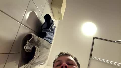 armyskater32 online show from May 4, 7:54 pm